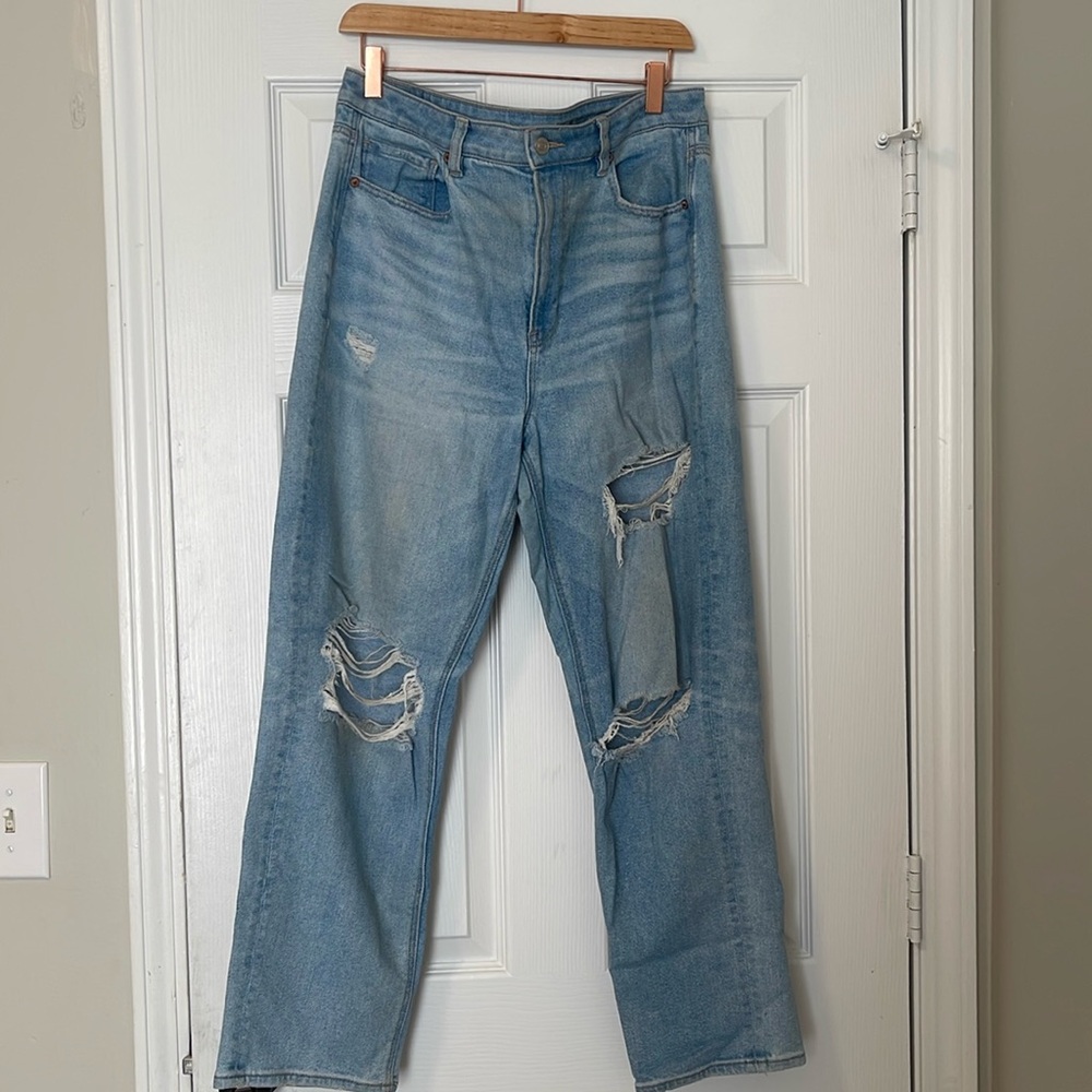American Eagle mom straight jean